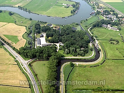 Luchtfoto Fort Uitermeer vanuit het oosten gezien.