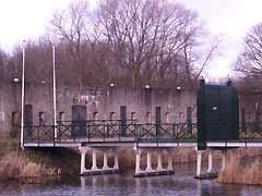 Toegangsbrug van Fort benoorden Spaarndam.