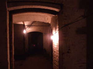 Het donkere interieur van Fort op de Harssens.
