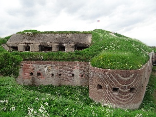 Front van Fort bij Pannerden met rivierkazemat.