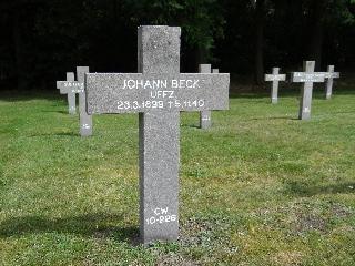 Het graf van Johann Beck op de Duitse Militaire Begraafplaats te Ysselsteyn.
