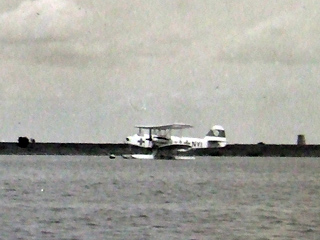 Duits watervliegtuig aan een boei in het Buiten-IJ.