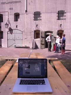 Computer op Fort bij Spijkerboor.