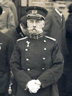 Chef van de Generale Staf Lt.gen. J.H. van der Hegge Zijnen.
