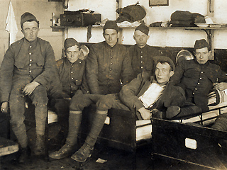 Soldaten op een onbekende locatie tijdens de mobilisatie 1939-1940.