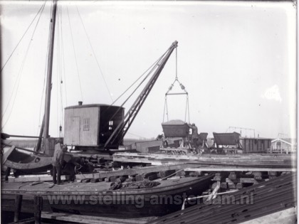 Werkzaamheden aan de waterkant bij Fort bij Spijkerboor.