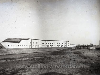 Net voltooide bomvrije kazerne van Fort bij Spijkerboor.