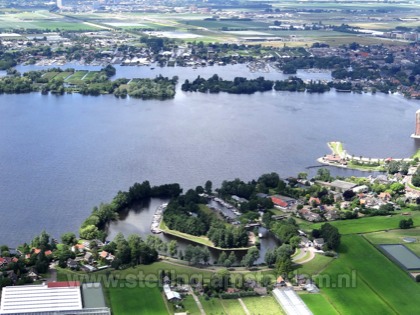 Luchtfoto van het Fort bij Kudelstaart aan de Westeinderplassen.