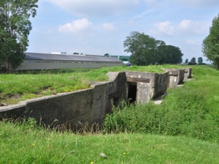 Batterij V / nevenbatterij Aalsmeer in Groep Schiphol.