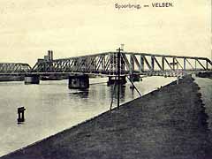 De westzijde van de Velserspoorbrug