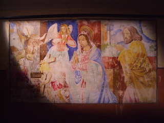 De schildering van de geboorte van Jezus in de kapel van Fort bij Spijkerboor.