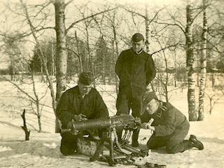 Duitse militairen met een mitrailleur in "Rusland".