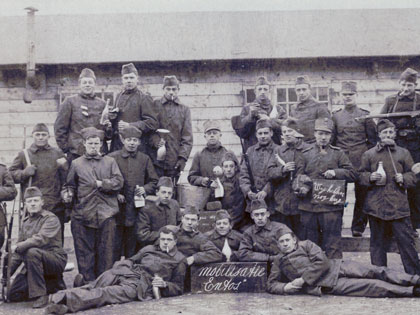 Groepsfoto van militairen op Entos Terrein.