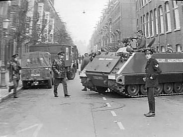 Gijzeling Indonesisch Consulaat Amsterdam; pantserwagen in de Valeriusstraat