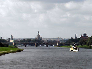 Gezicht op Dresden en de Elbe.