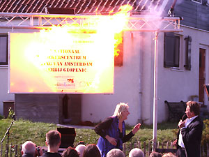 Vuurwerk als opening van het bezoekerscentrum.