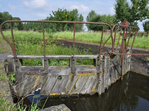 Een deur van de Schutsluizen bij Aalsmeer.