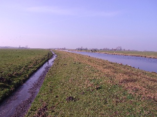 Uitzicht over het middelste deel van de militaire weg.