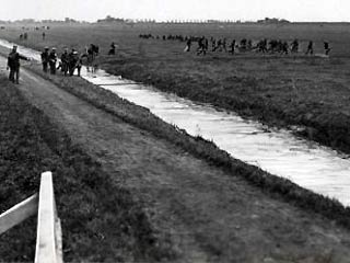 Nederlandse leger. Legeroefeningen / manoeuvres rond de stelling van Amsterdam. …