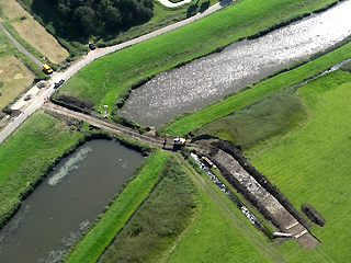 Luchtfoto graafwerk St. Aagtendijk tbv fly-over A9.