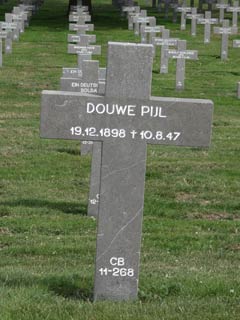 Graf van Douwe Pijl op de Duitse Militaire Begraafplaats bij Ysselsteyn.