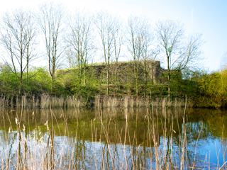 Fort bij Uithoorn verscholen in het groen.