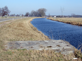 Het verdwenen noordelijke deel van de vechtwagenhindernis.