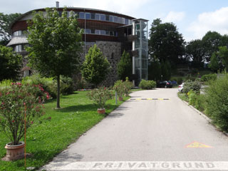 Turm 12 als ontoegankelijk appartementencomplex.