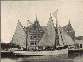 Vlaardingse haringlogger welke met Marker bemanning op een zeemijn zou lopen.