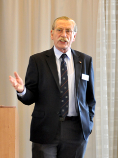 E.N. Westerhuis tijdens de Contactdag Vestingbouwkundige Verenigingen 2013.