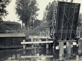 Toegangsbrug en torenfort van Fort Nieuwersluis.