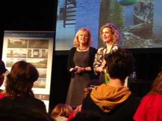 Minister Schippers en presentatrice Nienke De la Rive Box tijdens de Klokhuis Werelderfgoeddag.