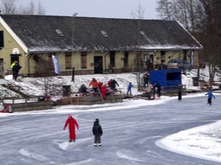 Schaatsen op de gracht van Fort bij Abcoude.