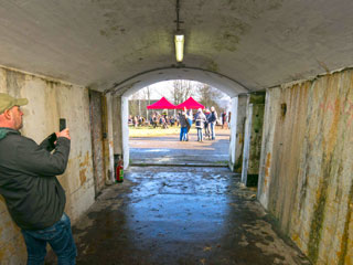 Bezoekers op Fort bij Velsen.