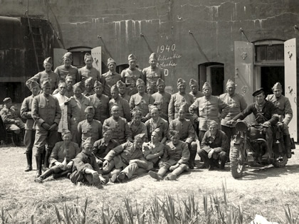 Groepsfoto op Fort bezuiden Spaarndam.