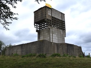 Luchtwachttoren 5K3 op de kazemat Hollands Diep I.