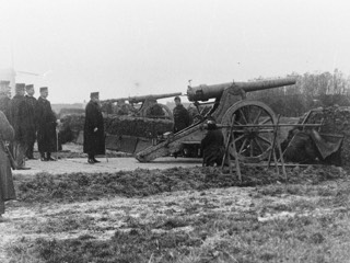 De commandant der Stelling, Generaal-Majoor A.R. Ophorst inspecteerde batterij II.