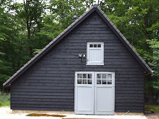 Een garage ergens op de Veluwe.