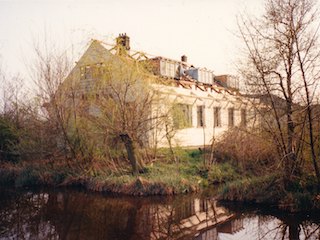 Manege van Fort bij Penningsveer tijdens de sloop.