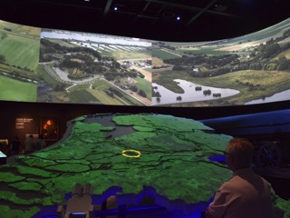 Tentoonstellingzaal van het Nationaal Militair Museum te Soesterberg.