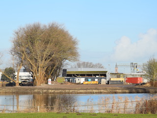 Zuidaanzicht van het gevlakte Fort bij Velsen.