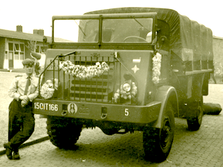 Vrachtauto van 166 Werktroepen Compagnie.