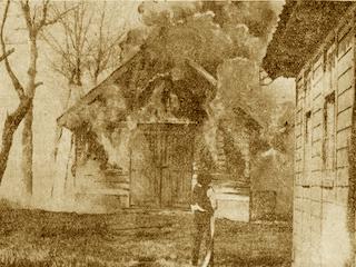 Bluswerkzaamheden bij de brandende bergloods in mei 1924.