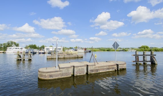 Damsluis bij Halfweg.