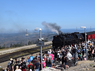 Stoomtrein komt aan op de Brocken.