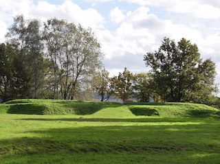 Wallen met traversen op de zuidelijke helft van Fort aan de Buursteeg, in de Grebbelinie.