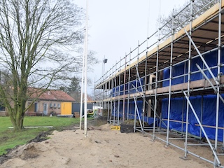 Bergloods van Fort bij Uithoorn in de steigers.