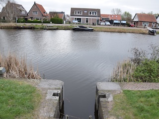 De Inlaatduiker in de Zuiderpolder aan de Ringvaart van de Haarlemmermeerpolder.