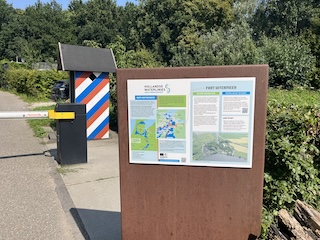 Het vernieuwde bord van Fort Uitermeer, 2025.