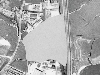 Uitsnede luchtfoto uit 1989 van het Munitiemagazijncomplex Uitgeest-Noord.